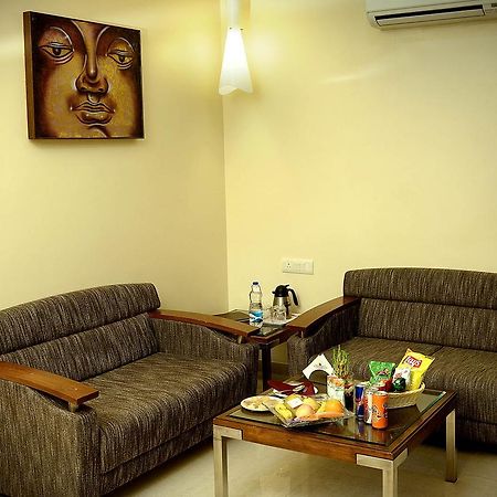 Hotel Fortune Palace จัมนาการ์ ภายนอก รูปภาพ