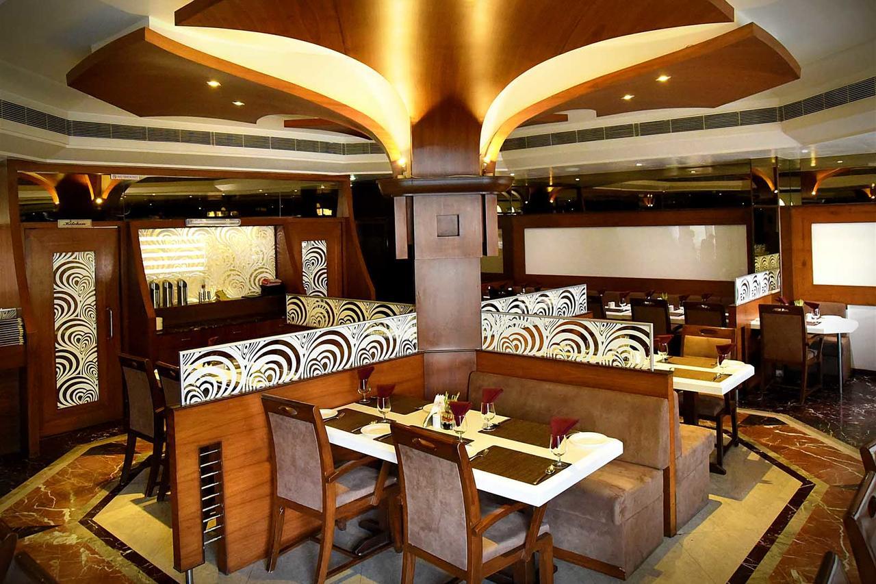Hotel Fortune Palace จัมนาการ์ ภายนอก รูปภาพ