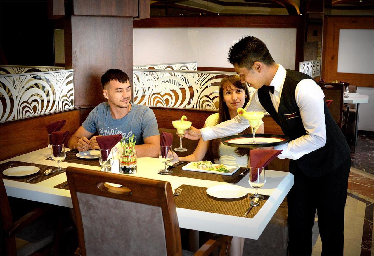 Hotel Fortune Palace จัมนาการ์ ภายนอก รูปภาพ