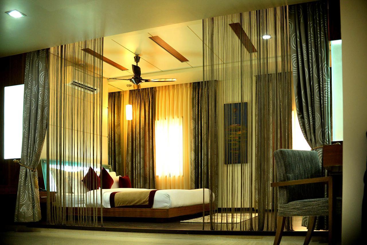 Hotel Fortune Palace จัมนาการ์ ภายนอก รูปภาพ