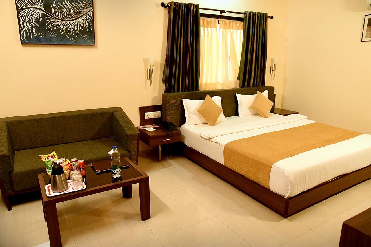 Hotel Fortune Palace จัมนาการ์ ภายนอก รูปภาพ